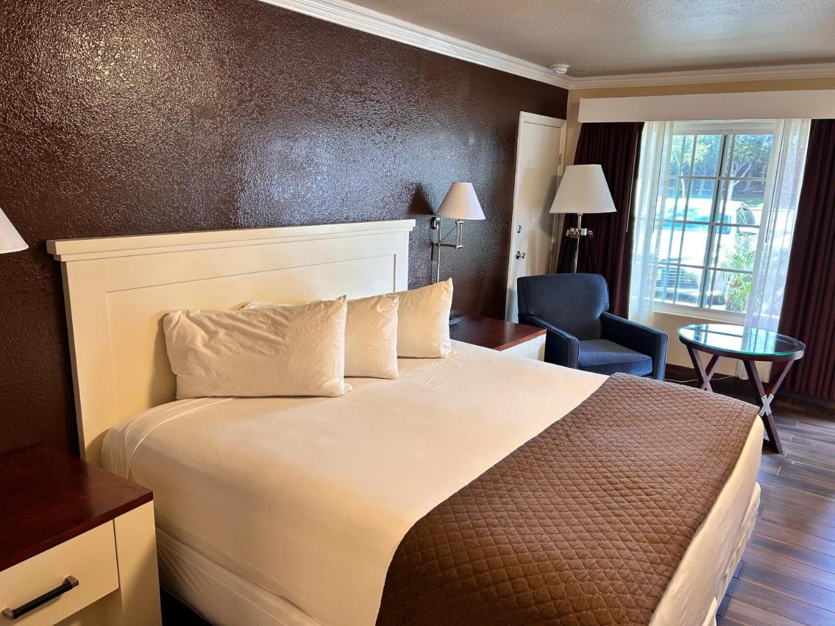Abby'S Anaheimer Inn - Across Disneyland Park Extérieur photo